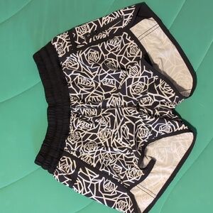 Lululemon Tracker Short III *4-way Stretch